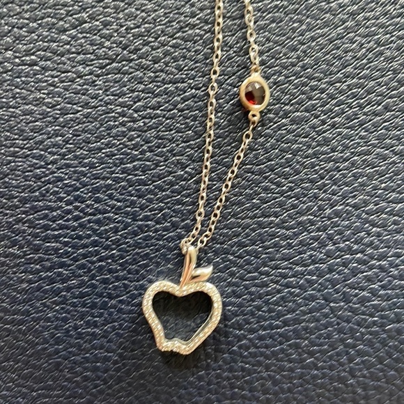 enchanted disney 1/10 ct. tw.‎ diamond snow white pendant in sterling silver EUC - Picture 2 of 4